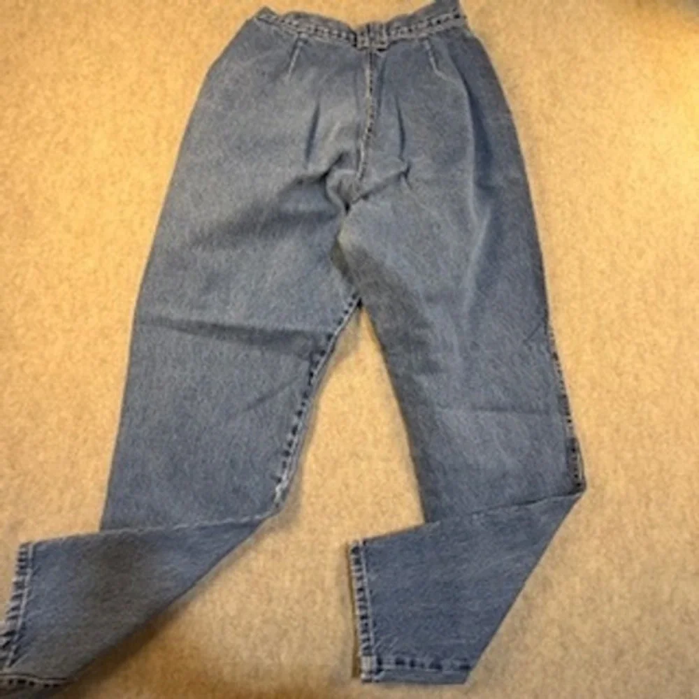 Vintage Chic High Waist Pleated Mom Jeans Medium Wash Tapered Leg Made in USA 10